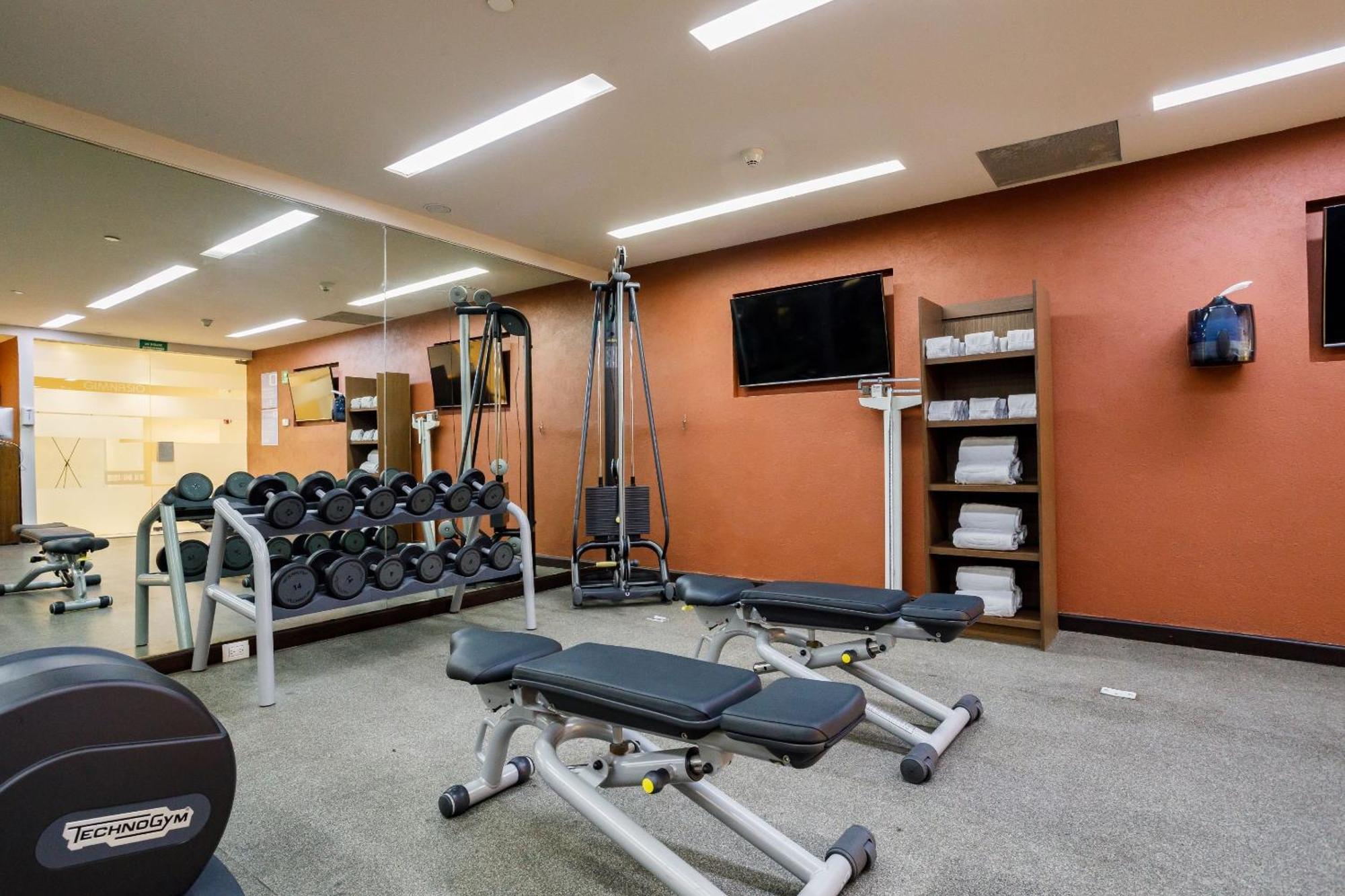 Camino Real Pedregal Mexico Hotel Exterior foto The gym at the hotel